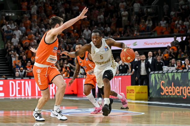 他对足球理 他对足球理